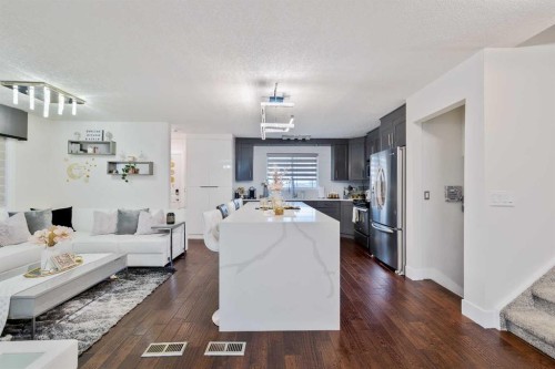 124 Whiteside Crescent Ne, Calgary, AB - Indoor