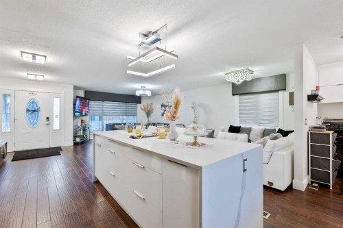 124 Whiteside Crescent Ne, Calgary, AB - Indoor