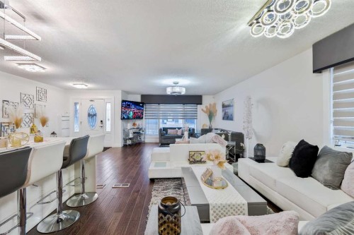 124 Whiteside Crescent Ne, Calgary, AB - Indoor Photo Showing Other Room