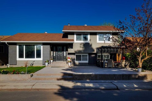 124 Whiteside Crescent Ne, Calgary, AB - Outdoor With Facade