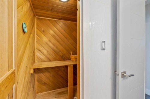 124 Whiteside Crescent Ne, Calgary, AB - Indoor Photo Showing Other Room