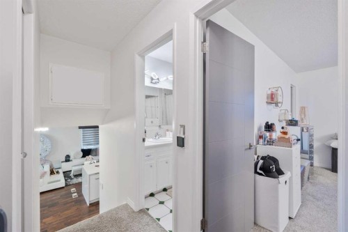 124 Whiteside Crescent Ne, Calgary, AB - Indoor