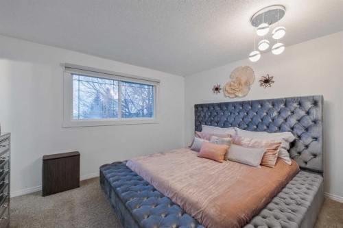 124 Whiteside Crescent Ne, Calgary, AB - Indoor Photo Showing Bedroom