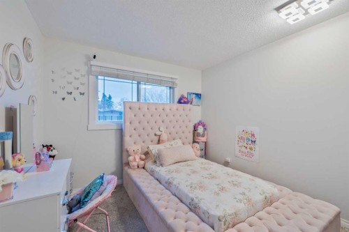 124 Whiteside Crescent Ne, Calgary, AB - Indoor Photo Showing Bedroom