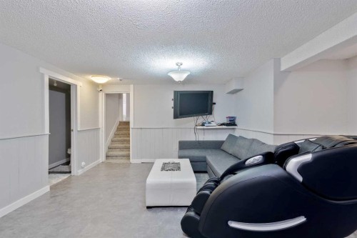 124 Whiteside Crescent Ne, Calgary, AB - Indoor