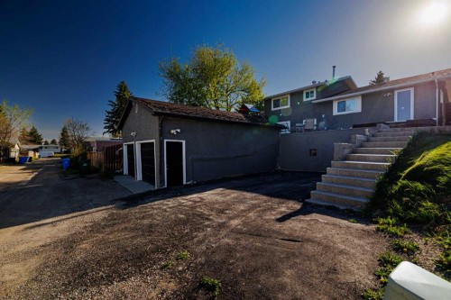 124 Whiteside Crescent Ne, Calgary, AB - Outdoor