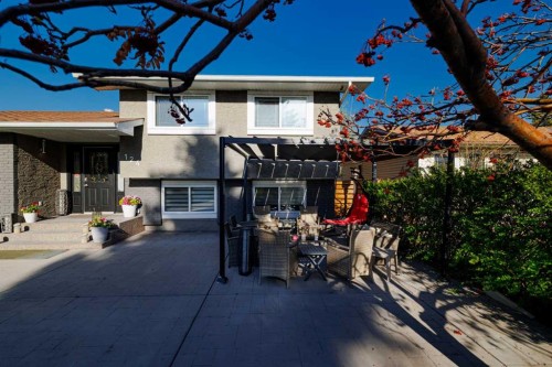 124 Whiteside Crescent Ne, Calgary, AB - Outdoor