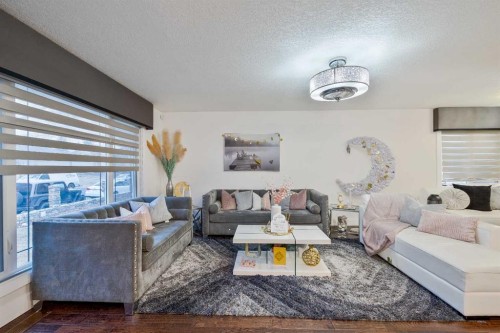 124 Whiteside Crescent Ne, Calgary, AB - Indoor Photo Showing Living Room