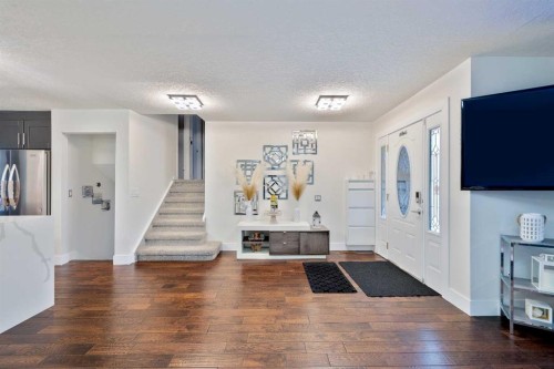 124 Whiteside Crescent Ne, Calgary, AB - Indoor Photo Showing Living Room