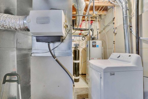 31 Skyview Shores Gardens Ne, Calgary, AB - Indoor Photo Showing Laundry Room