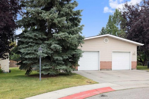 100 Dovista Court Se, Calgary, AB - Outdoor
