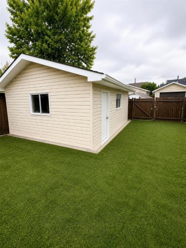 228 Castleridge Drive Ne, Calgary, AB - Outdoor With Exterior