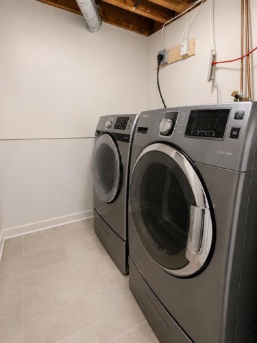 228 Castleridge Drive Ne, Calgary, AB - Indoor Photo Showing Laundry Room