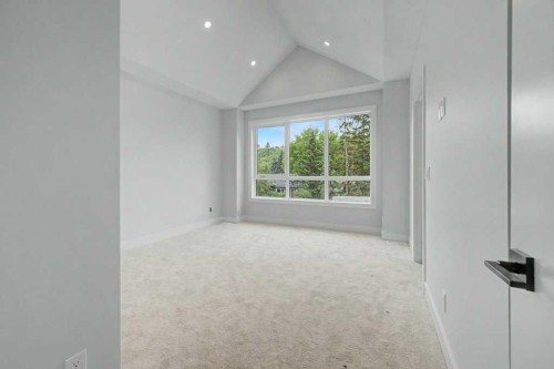 8310 34 Avenue Nw, Calgary, AB - Indoor Photo Showing Other Room