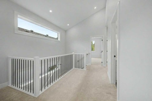 8310 34 Avenue Nw, Calgary, AB - Indoor Photo Showing Other Room