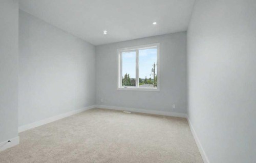 8310 34 Avenue Nw, Calgary, AB - Indoor Photo Showing Other Room