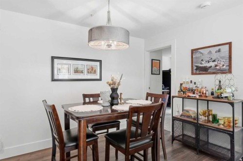 118-510 Edmonton Trail Ne, Calgary, AB - Indoor Photo Showing Dining Room