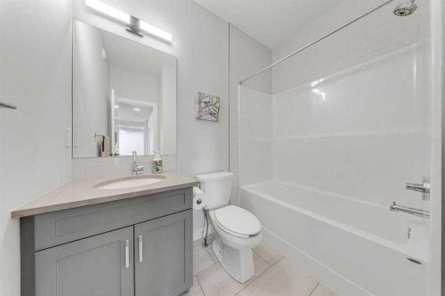 82 Belvedere Green Se, Calgary, AB - Indoor Photo Showing Bathroom