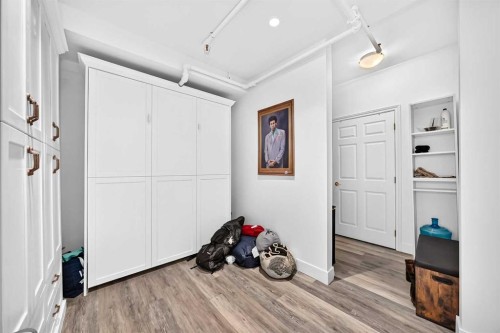 307-220 11 Avenue Se, Calgary, AB - Indoor Photo Showing Other Room