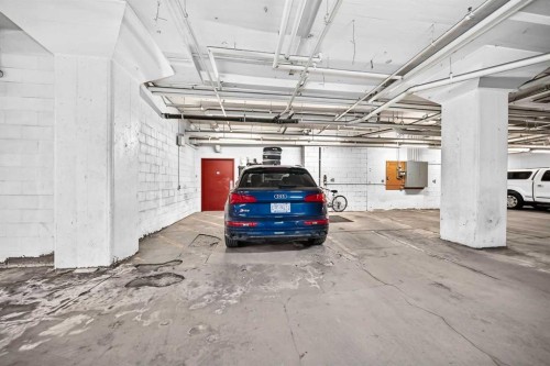 307-220 11 Avenue Se, Calgary, AB - Indoor Photo Showing Garage
