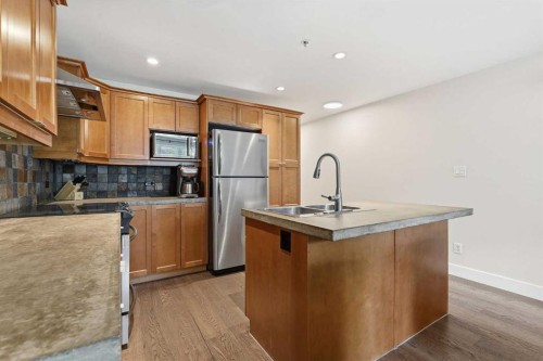 305-532 5 Avenue Ne, Calgary, AB - Indoor Photo Showing Kitchen With Double Sink