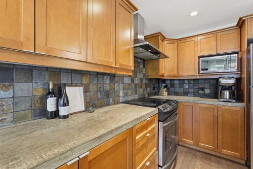 305-532 5 Avenue Ne, Calgary, AB - Indoor Photo Showing Kitchen