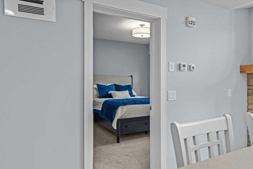 409-1105 Spring Creek Drive, Canmore, AB - Indoor Photo Showing Bedroom