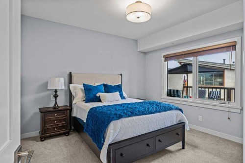 409-1105 Spring Creek Drive, Canmore, AB - Indoor Photo Showing Bedroom