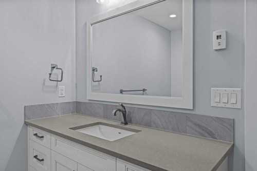 409-1105 Spring Creek Drive, Canmore, AB - Indoor Photo Showing Bathroom