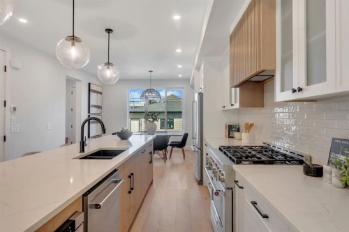 520 22 Avenue Nw, Calgary, AB - Indoor Photo Showing Kitchen With Upgraded Kitchen