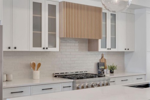 520 22 Avenue Nw, Calgary, AB - Indoor Photo Showing Kitchen With Upgraded Kitchen