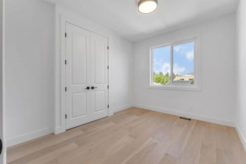 520 22 Avenue Nw, Calgary, AB - Indoor Photo Showing Other Room