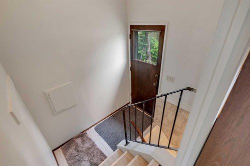 5811 11 Street Nw, Calgary, AB - Indoor Photo Showing Other Room