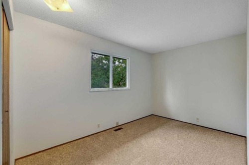 5811 11 Street Nw, Calgary, AB - Indoor Photo Showing Other Room