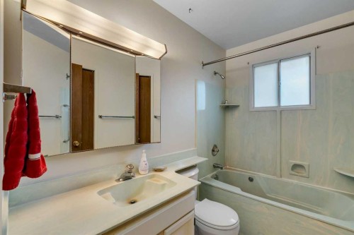 5811 11 Street Nw, Calgary, AB - Indoor Photo Showing Bathroom