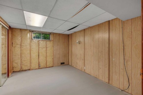5811 11 Street Nw, Calgary, AB - Indoor Photo Showing Other Room
