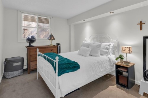 204-728 3 Avenue Nw, Calgary, AB - Indoor Photo Showing Bedroom