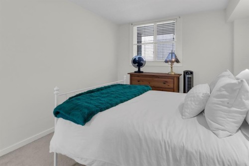 204-728 3 Avenue Nw, Calgary, AB - Indoor Photo Showing Bedroom
