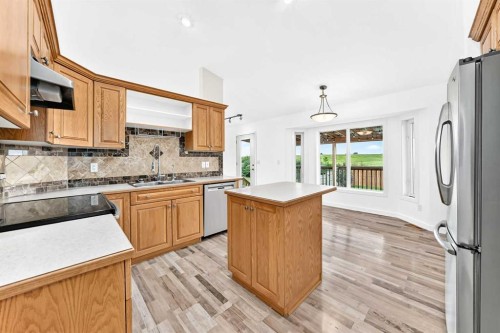 18 Julia Place, Didsbury, AB - Indoor Photo Showing Kitchen With Double Sink