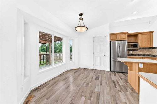 18 Julia Place, Didsbury, AB - Indoor Photo Showing Kitchen