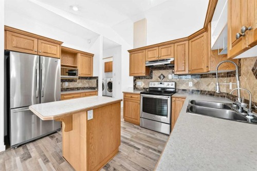 18 Julia Place, Didsbury, AB - Indoor Photo Showing Kitchen With Double Sink