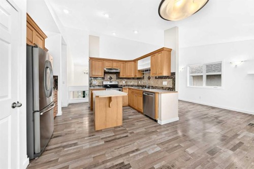 18 Julia Place, Didsbury, AB - Indoor Photo Showing Kitchen