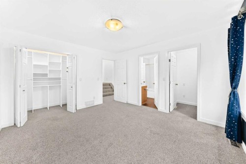 18 Julia Place, Didsbury, AB - Indoor