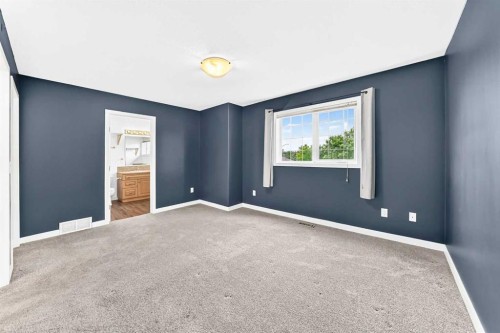 18 Julia Place, Didsbury, AB - Indoor Photo Showing Other Room