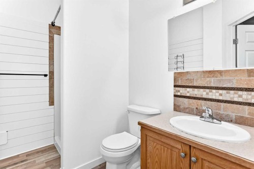 18 Julia Place, Didsbury, AB - Indoor Photo Showing Bathroom