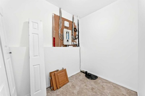 18 Julia Place, Didsbury, AB - Indoor Photo Showing Other Room