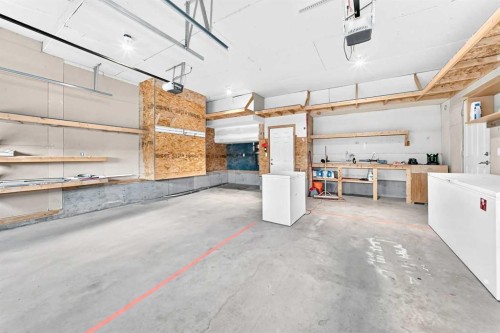 18 Julia Place, Didsbury, AB - Indoor Photo Showing Garage