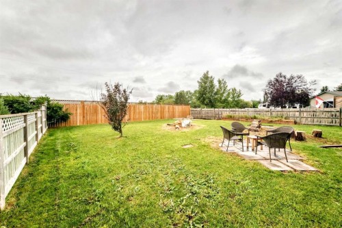 18 Julia Place, Didsbury, AB - Outdoor With Backyard