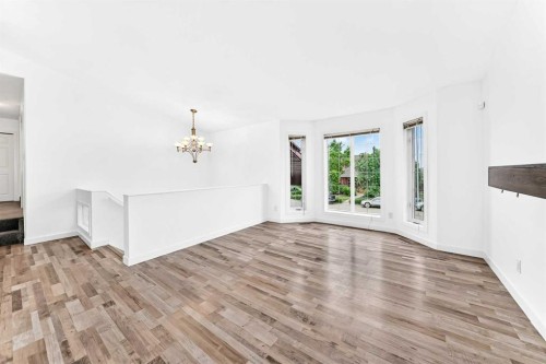 18 Julia Place, Didsbury, AB - Indoor Photo Showing Other Room