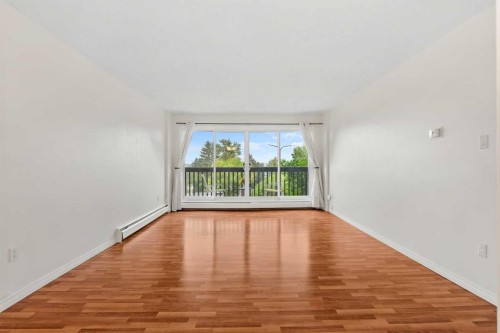 607-8948 Elbow Drive Sw, Calgary, AB - Indoor Photo Showing Other Room